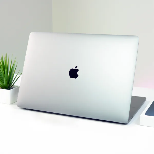 MacBook Pro 2019 16 inch Core i7 2.6GHz 32GB RAM 512GB SSD – Like New