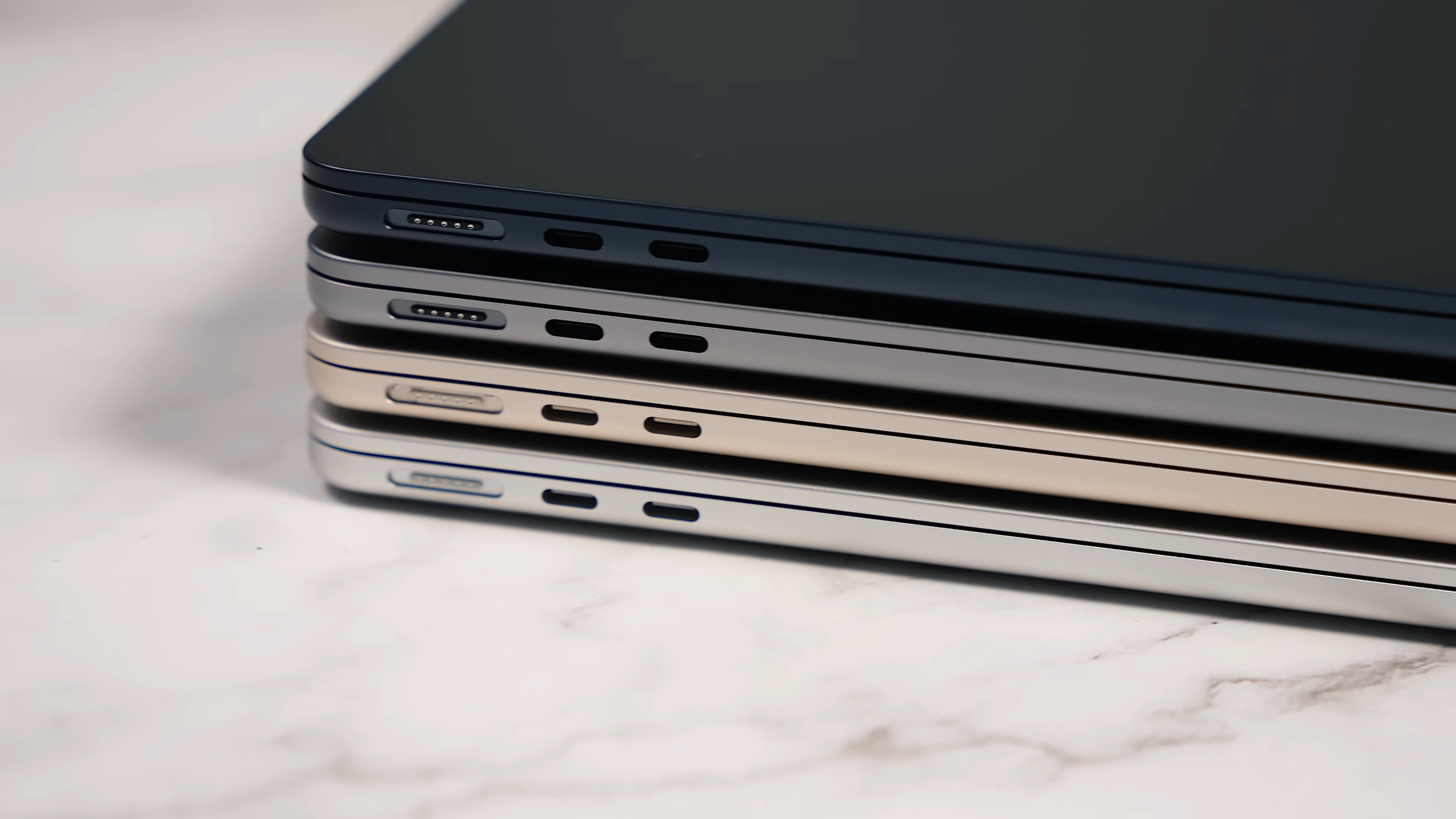 Macbook Air M2 đầy đủ 4 màu sắc: Silver, Space Gray, Midnight và Starlight