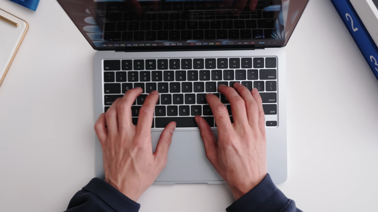 Ram và bộ nhớ laptop Air M4