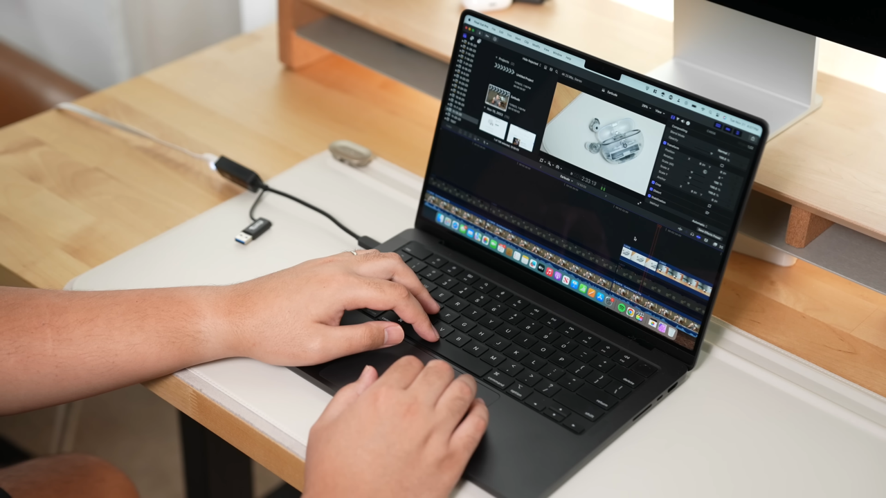 Thời lượng pin đến 22 giờ Macbook Pro M3