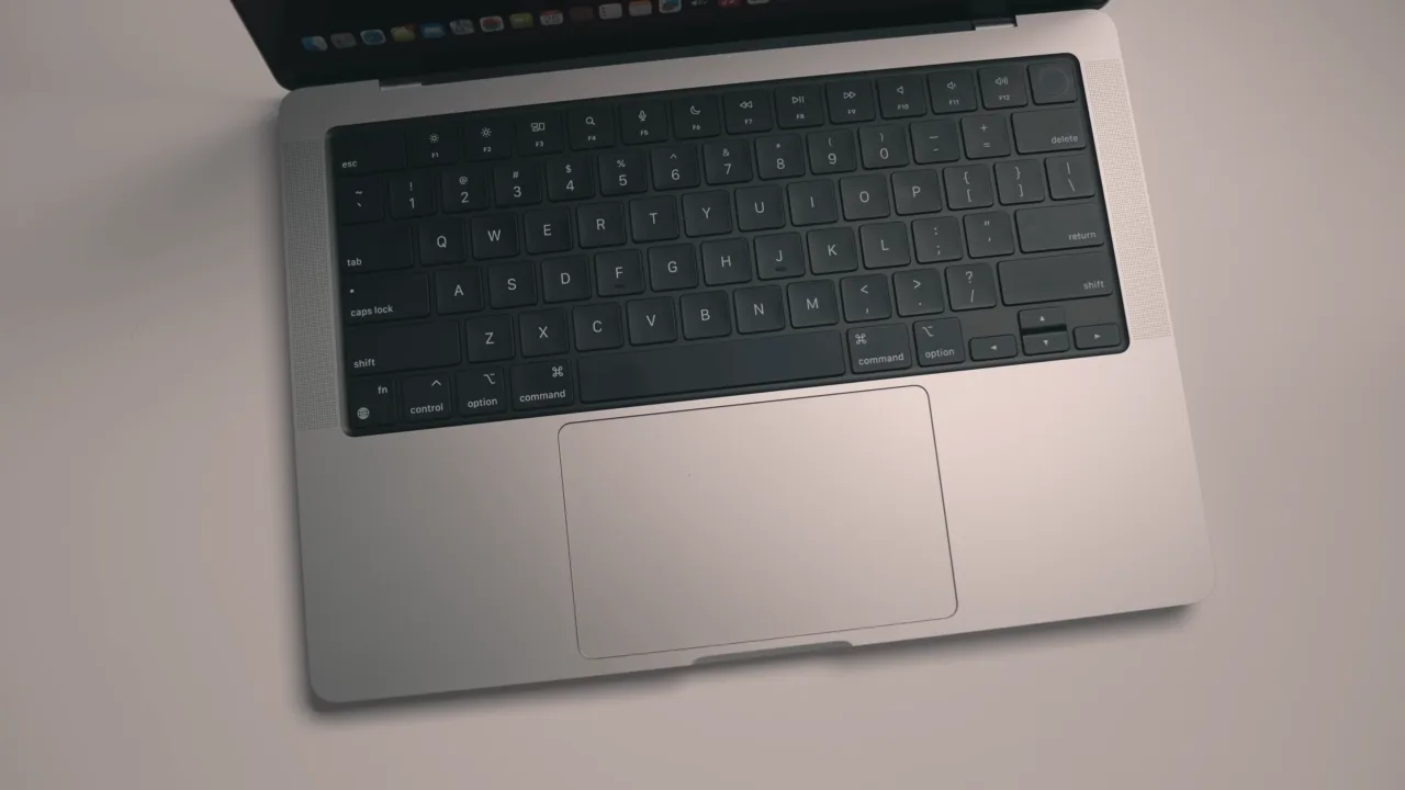 Trackpad rộng làm việc thoải mái