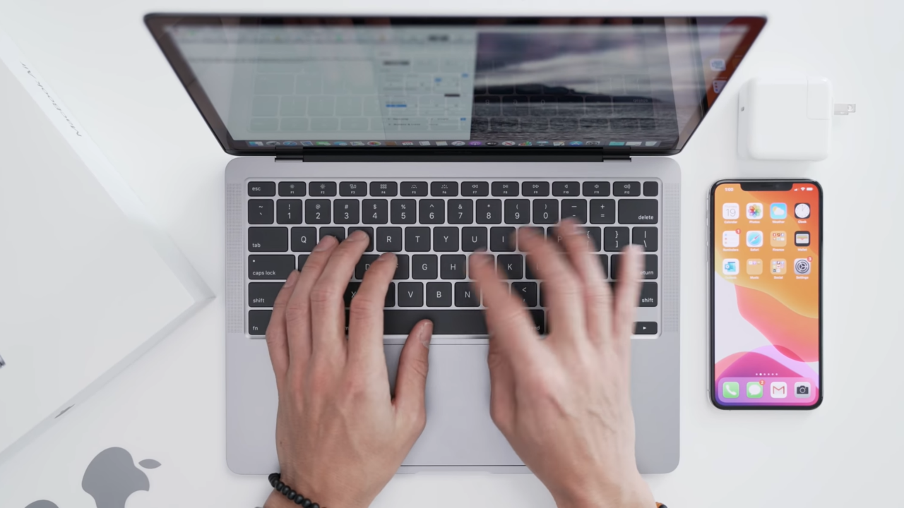 Trackpad và bàn phím thao tác thoải mái