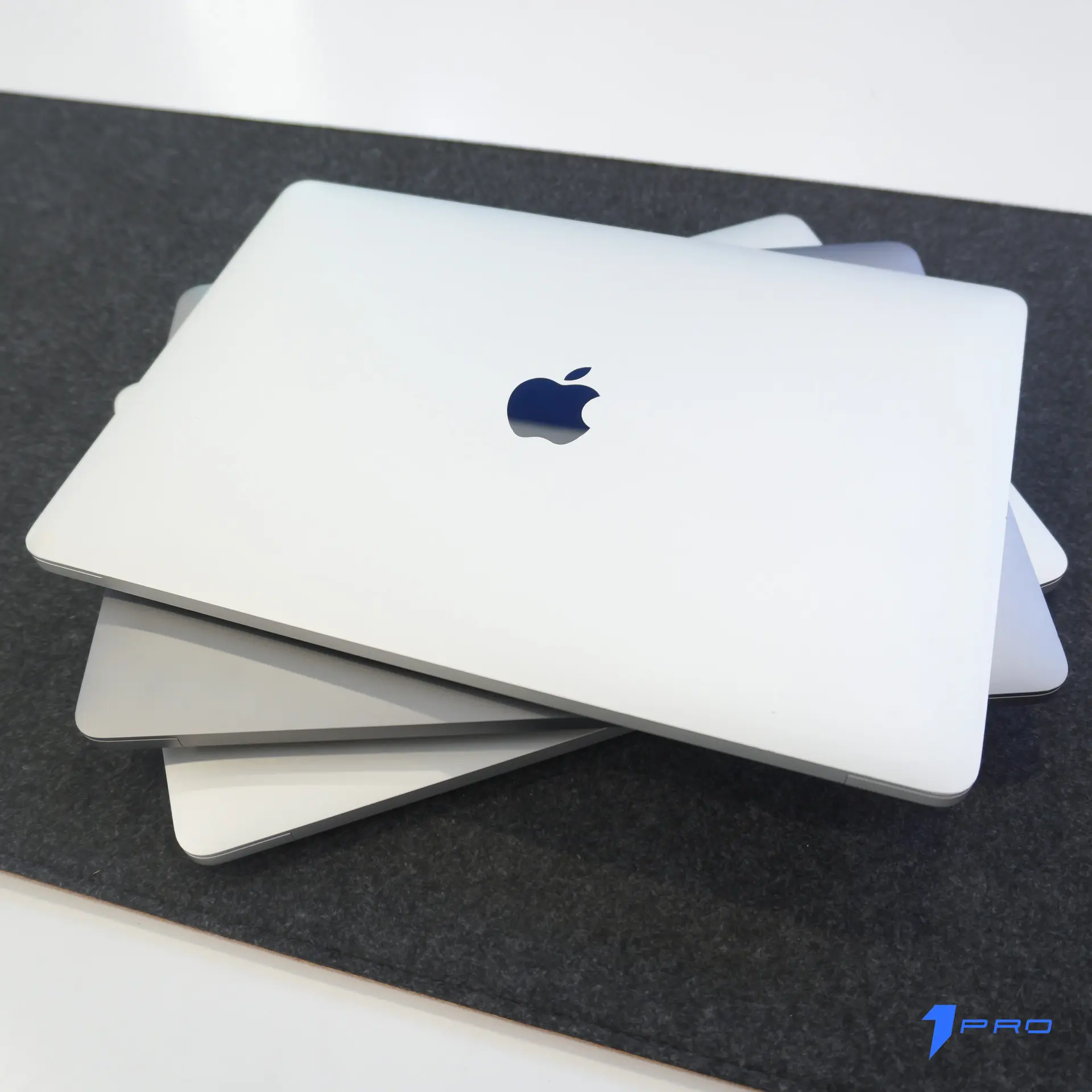 Người dùng macbook pro like new