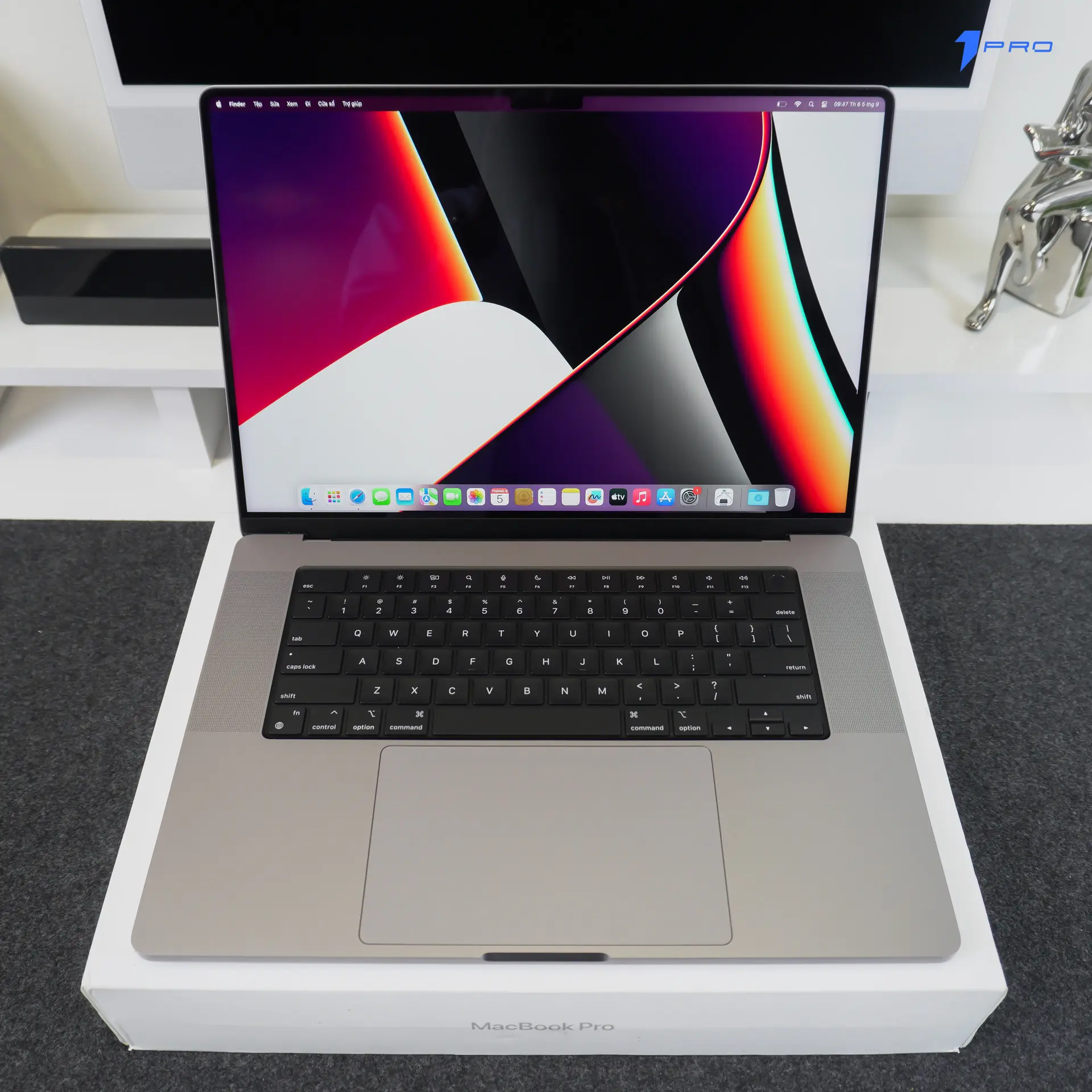 MacBook Pro M2 cho lap trinh va da nhiem