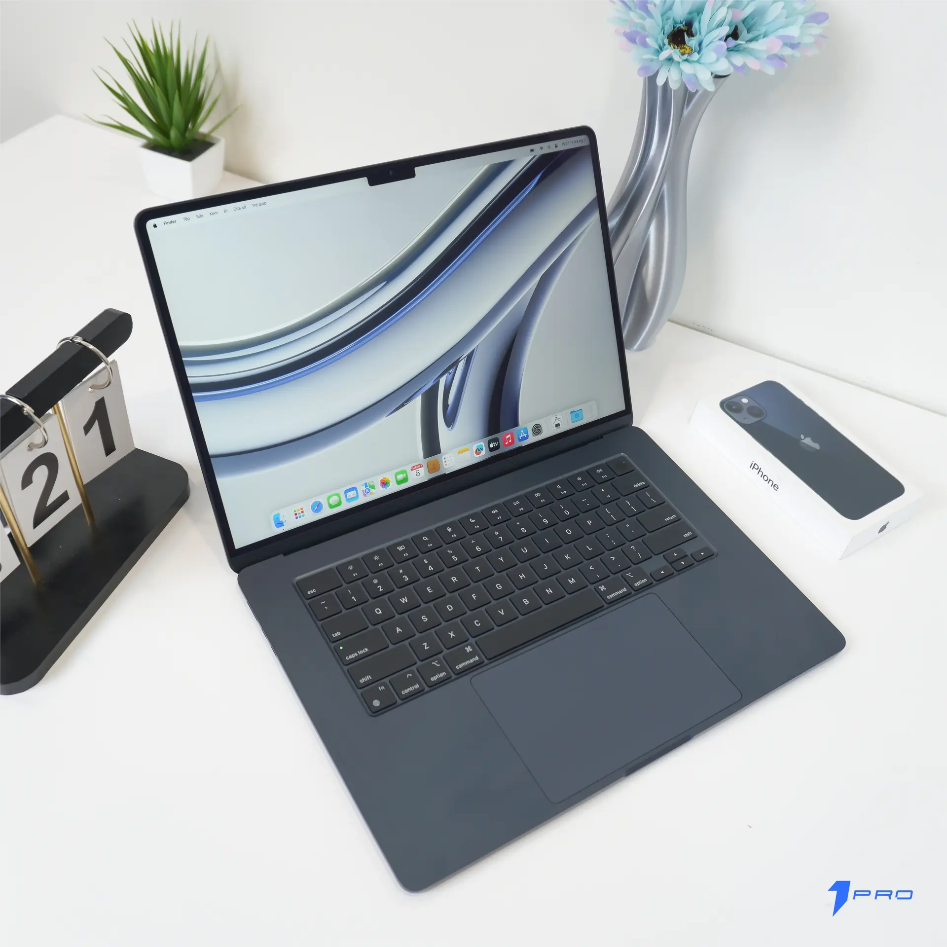Mô phỏng bước 8, kéo thả biểu tượng Chrome for MacBook vào thư mục Applications để hoàn tất cài đặt