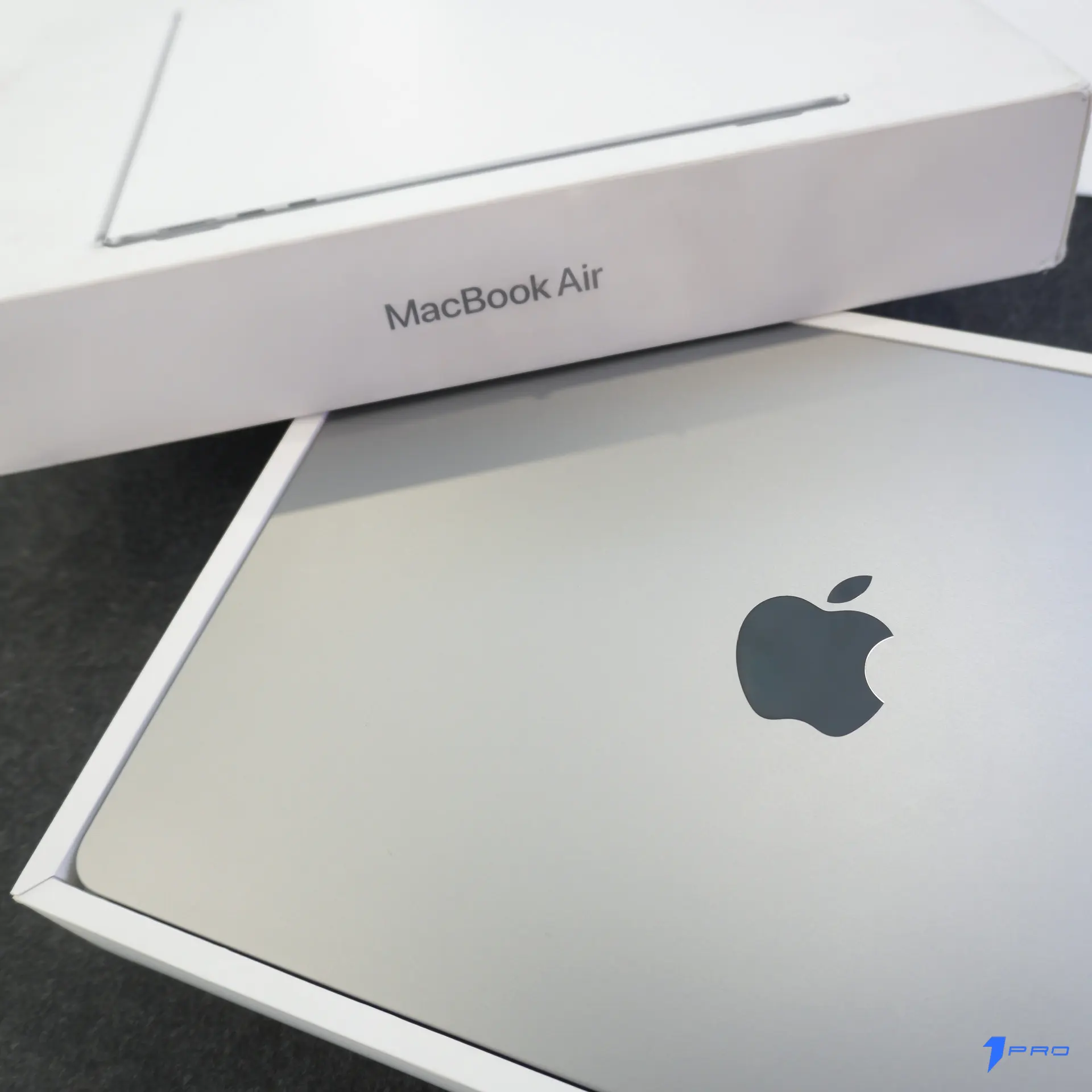 Cách tối ưu pin MacBook Air khi làm việc ngoài trời