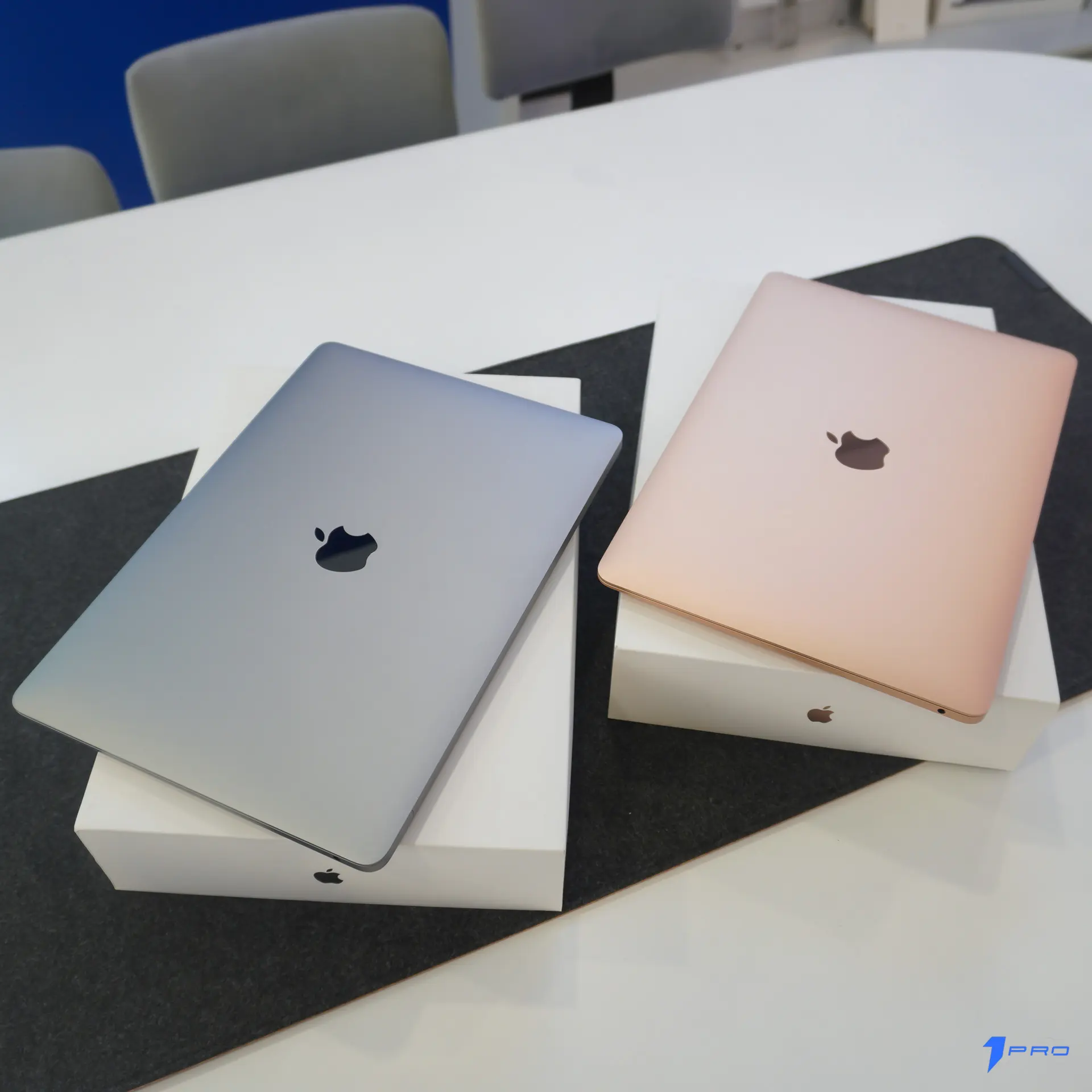 2 chiếc Macbook Air M1