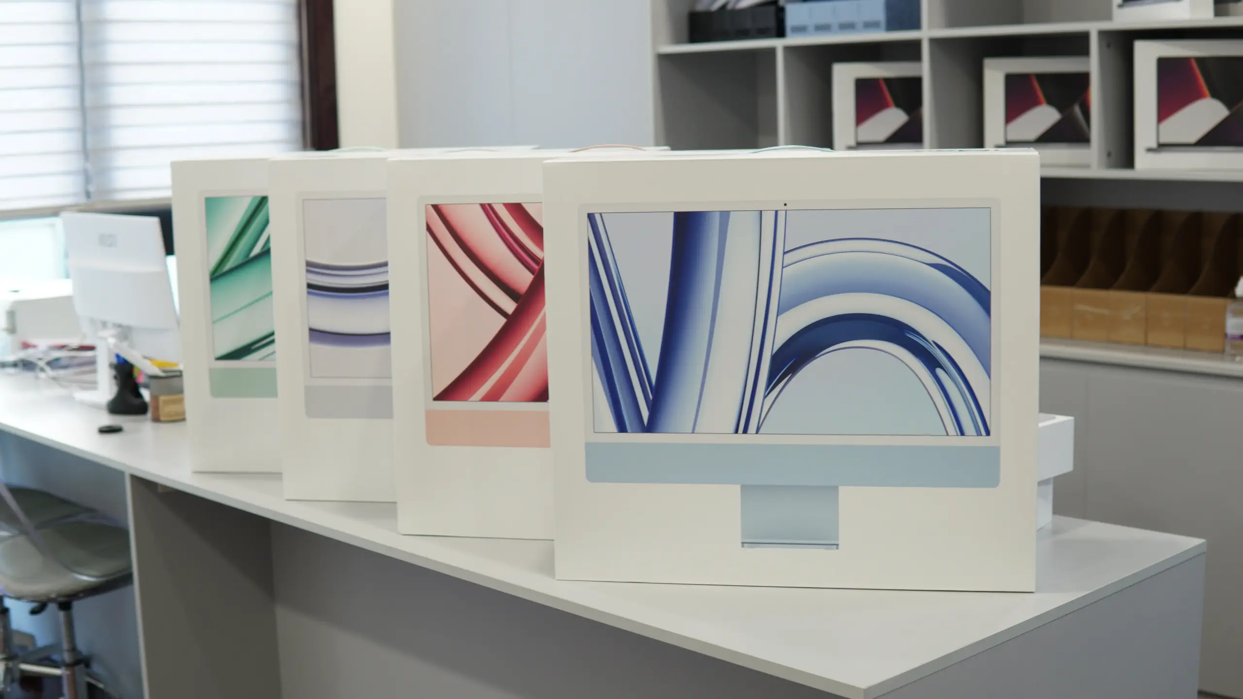 Lỗi màn hình kẻ ngang trên iMac M1