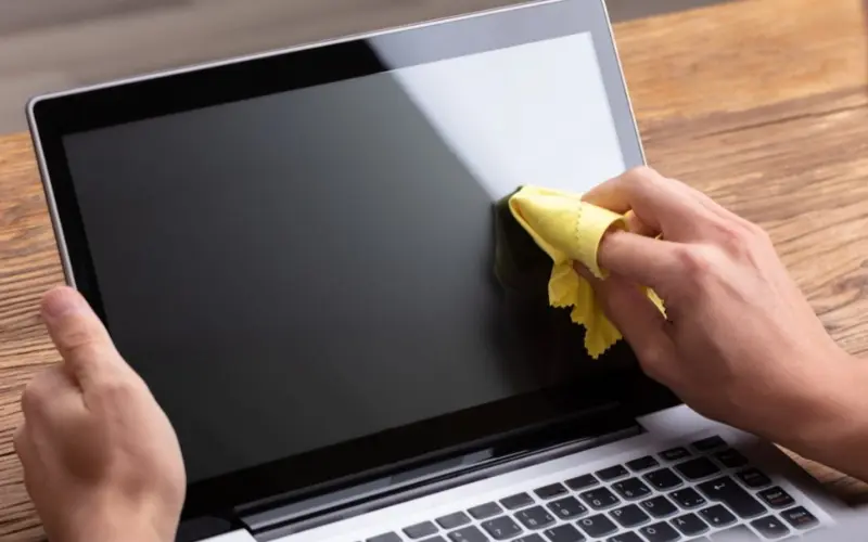 Màn Hình Laptop Bị Vàng